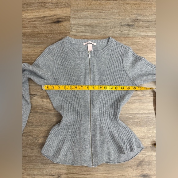 Victoria’s Secret Crewneck Peplum Cardigan Sweater Size S - Picture 11 of 12